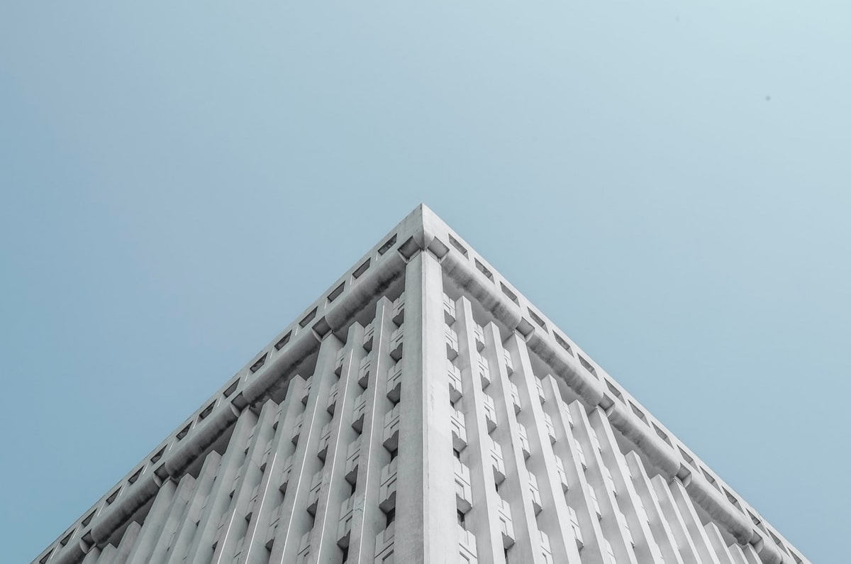 随着皇马1-2被绝杀，马竞4-2，西甲最新积分榜出炉！巴萨机会来了