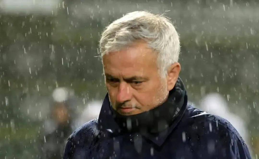 欧冠狂人走下神坛！穆里尼奥的欧冠淘汰赛，为何十年难求一胜？